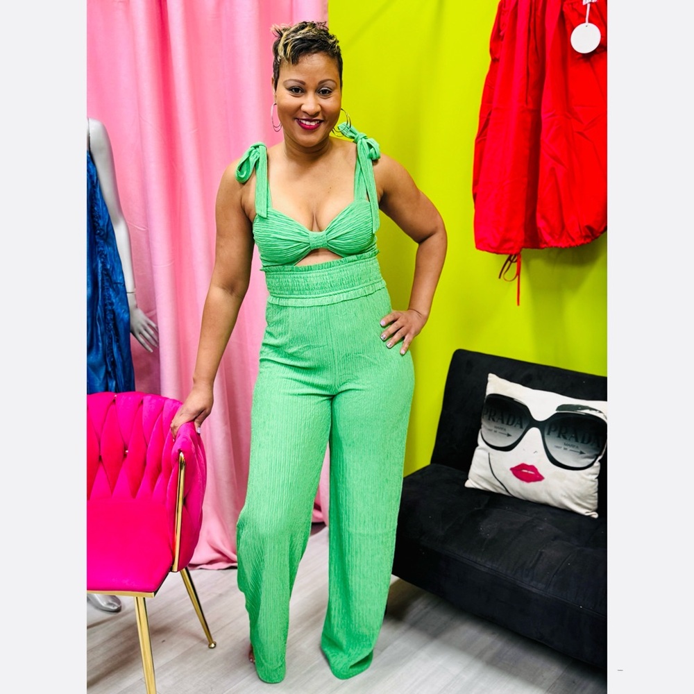 Vibrant Green Jumpsuit with V-Neck and Wide-Leg Pants